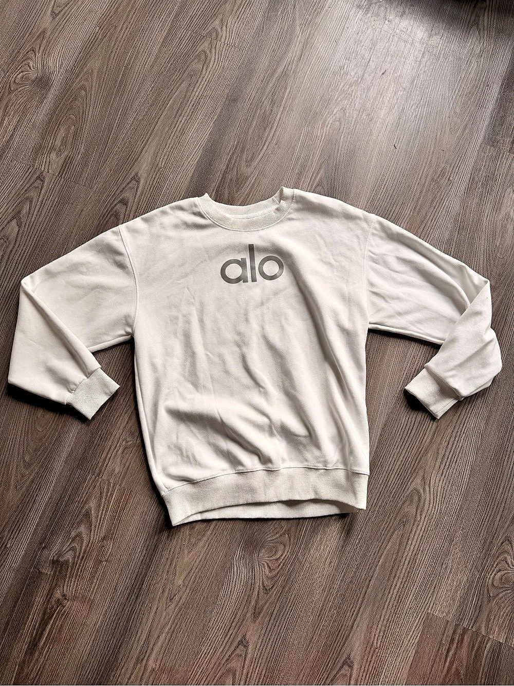 Alo Crewneck Sweatshirt in Cream